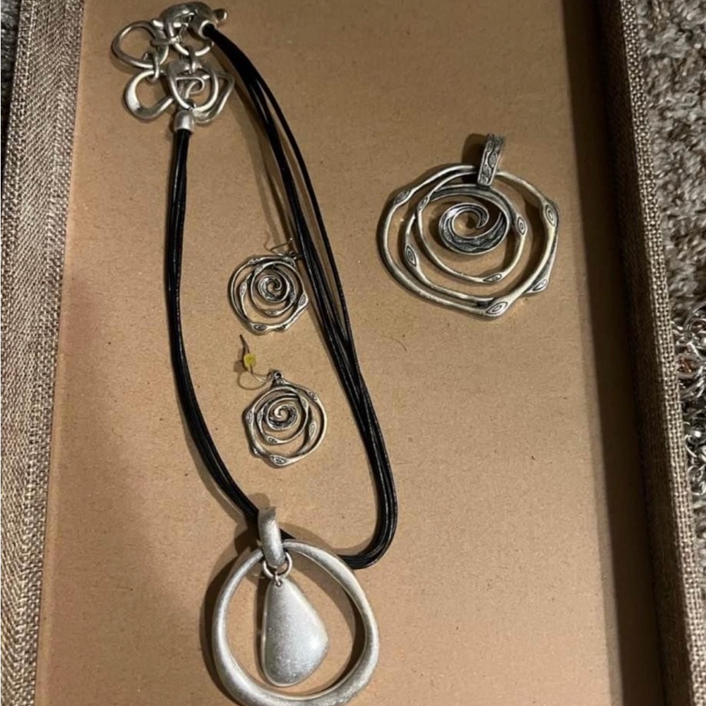 Elegant Silver Jewelry Set